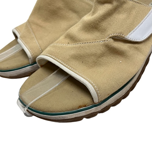 CLARKS Beige Tan White Canvas Slides Flip Flops Neutral Shoes Flats Casual sz 9 - Picture 9 of 16